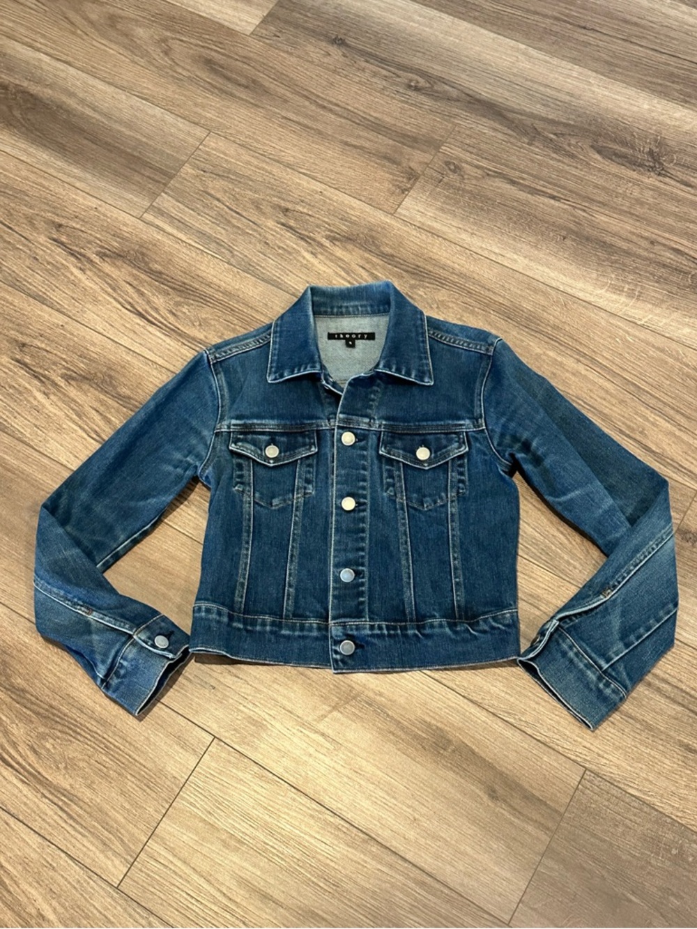 NWOT Theory Medium to Dark Wash Cropped Denim Jacket Size Small